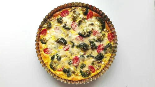 Frittata z brokułami i serem