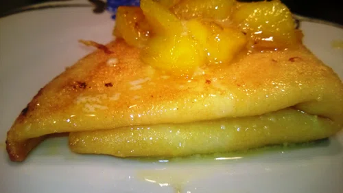 Karmelizowane naleśniki z mango