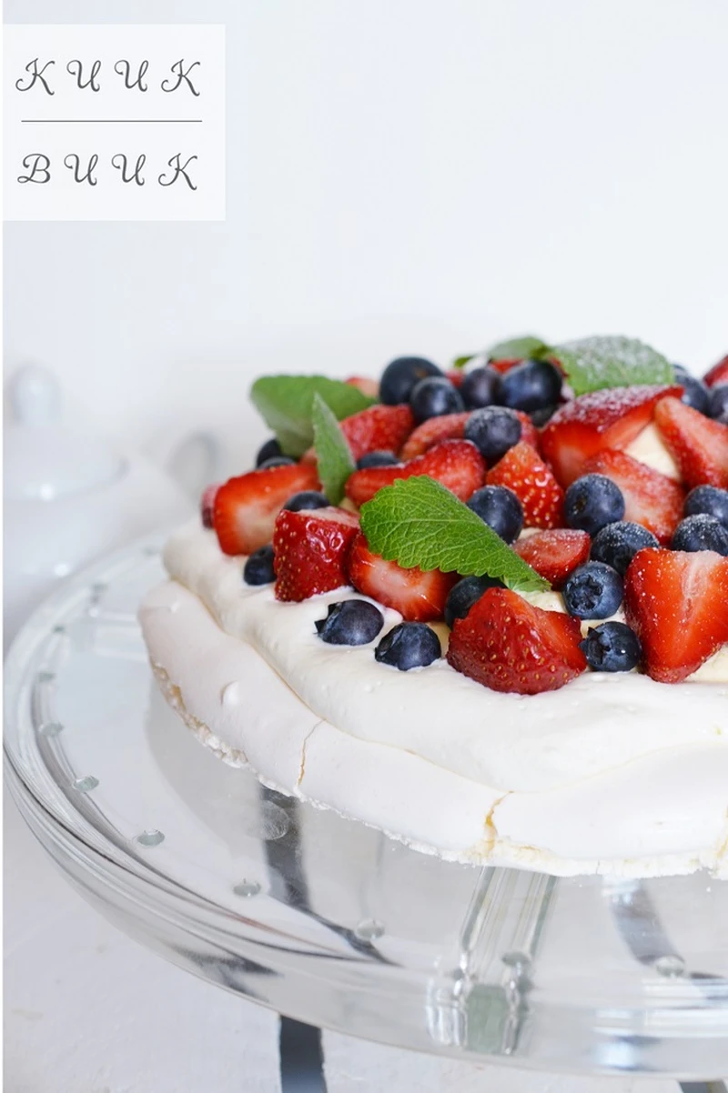 Pavlova z owocami