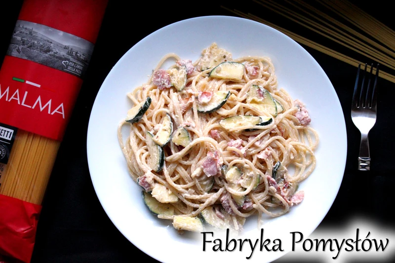 Spaghetti z cukinią i boczkiem