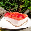 Truskawkowy sernik na zimno