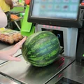 Dlaczego w niedziele w sklepach Żabka nie można płacić gotówką i kupić alkoholu?