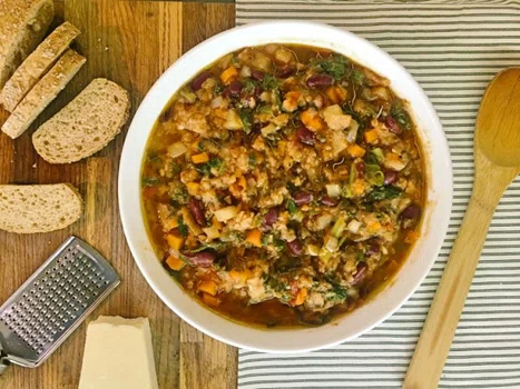 Ribollita, idealny sposób na czerstwy chleb