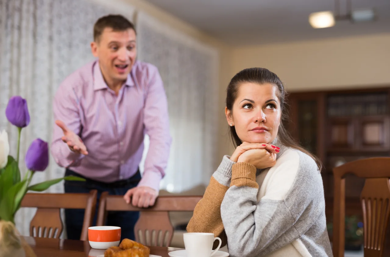 „Mój mąż nie chce choinki w domu. Bo 'po co ten bałagan', skoro i tak wyjeżdżamy” - pisze Agnieszka [LIST]