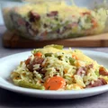 Zapiekanka ryżowa z kiełbasą i warzywami