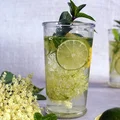 Lemoniada z kwiatów czarnego bzu