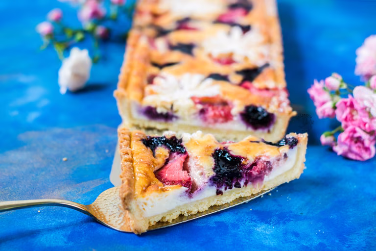 Tarta Pieczona Z Masą Z Mascarpone I Owocami Lata