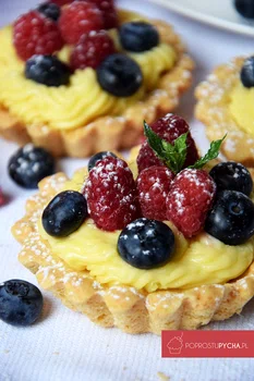 Tartaletki z kremem pâtissière i owocami