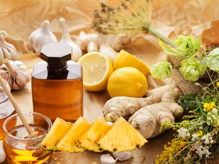 Poznaj przepis na syrop na grypę z ananasem i kurkumą!