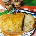 Ziemniaki gotowane z cebulką, zawinięte w liście kapusty stożkowej 'Ala gołąbki w sosie
