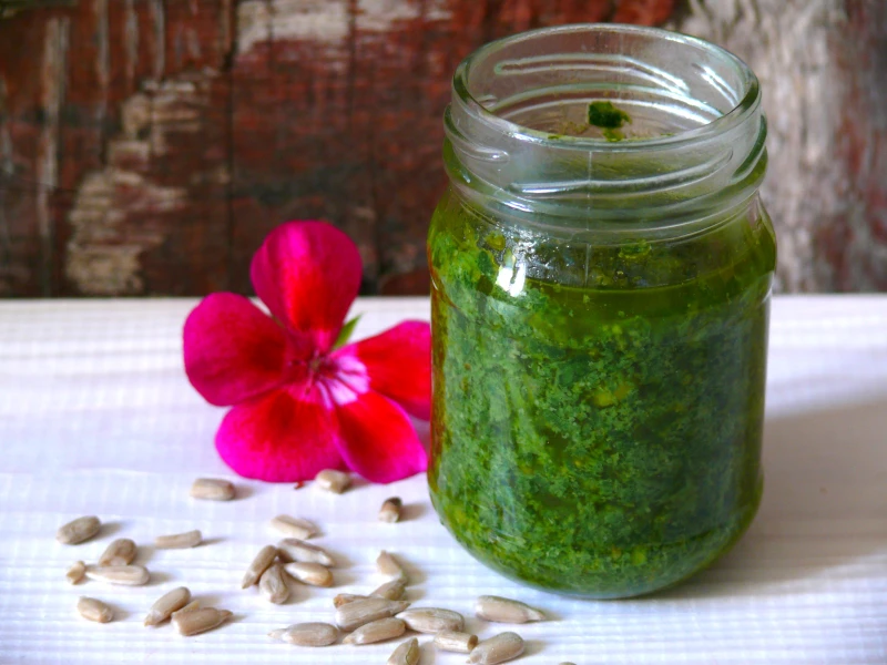 WEGAŃSKIE PESTO BAZYLIOWE W WERSJI EKONOMICZNEJ