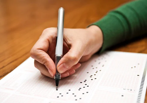 Ile trzeba mieć punktów, aby zdać maturę w 2025 roku? Co się dzieje, jeśli nie zda się matury?