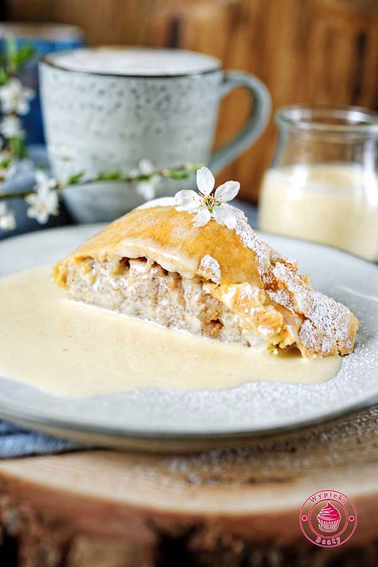 Strudel z jabłkami