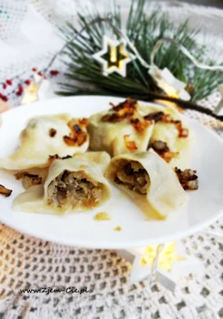 Pierogi z kapustą i grzybami – uniwersale ciasto i kilka słów o mrożeniu