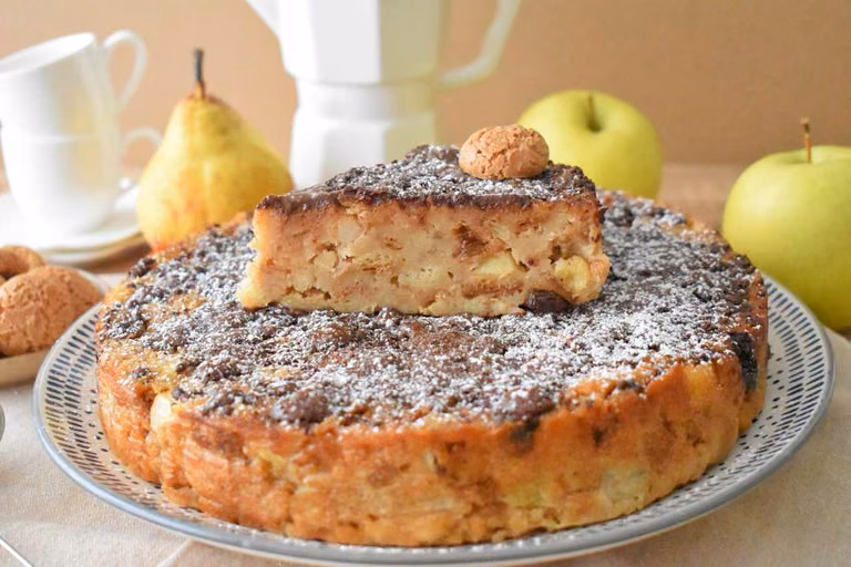 Włoskie ciasto z chleba z owocami z Como - "Torta Miascia"