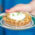 RAZOWE TARTELETKI Z CUKINIĄ I ŁOSOSIEM