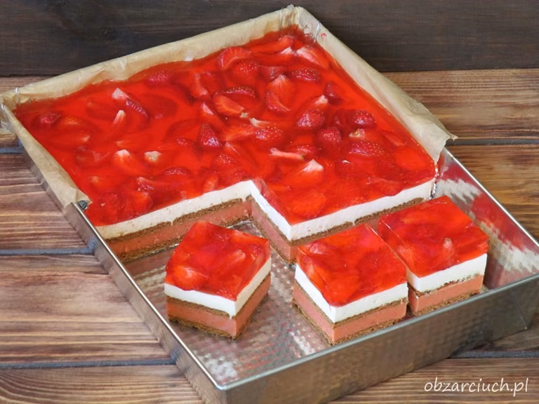 Ciasto truskawkowe bez pieczenia