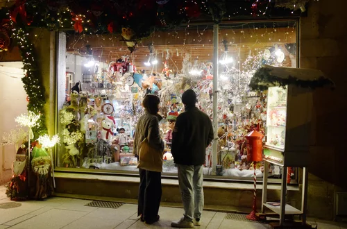 Świąteczne zakupy 2025 – co, gdzie i do kiedy? Nie daj się zaskoczyć zamkniętymi sklepam