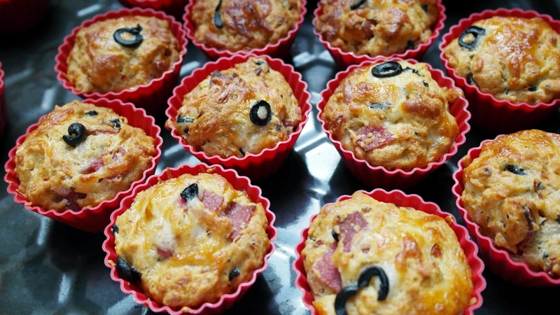 Muffinki na słono-z salami,mozzarellą i oliwkami