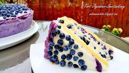 Tort Śmietankowo-Jagodowy