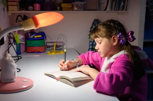 To prawie pewne: Zadania domowe wrócą do szkół, ale w nowej formie?! Dla uczniów to będzie koniec luzu