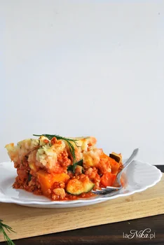 Zapiekanka z mięsem mielonym, cukinią, dynią, marchewką i puree ziemniaczanym