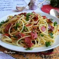 Spaghetti czosnkowe z salami