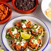 Sopes de cochinita pibil con frijoles