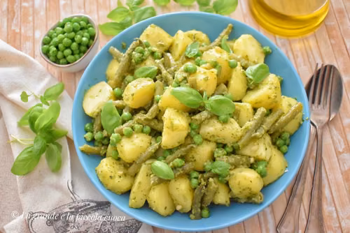 Sałatka ziemniaczana z pesto i fasolką szparagową
