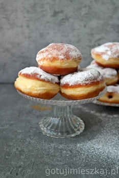 Pączki z nadzieniem jagodowym