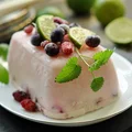 Piwne semifreddo z owocami