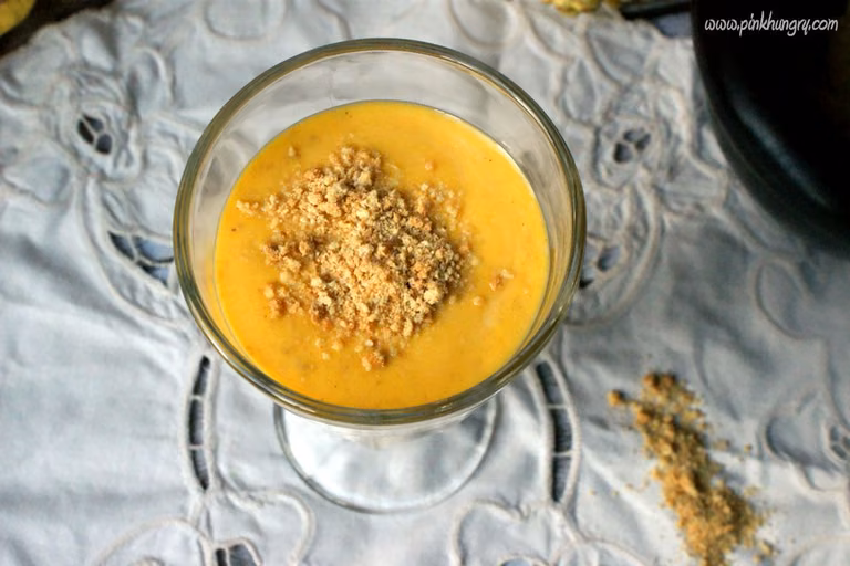 Pyszne smoothie przy użyciu blendera