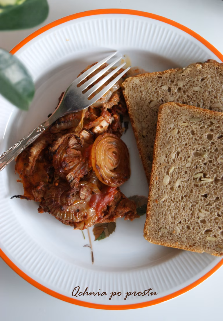 Karkówka pieczona w cebuli i kapuście pekińskiej