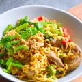Makaron Mie z wieprzowiną i pastą curry FIT
