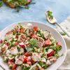 Ziołowa sałatka tabbouleh z wegańskim serem słonecznikowym – lowcarb