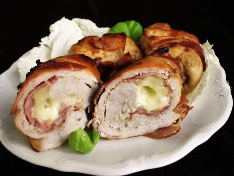 Roladki Schabowe Z Kindziukiem, Mozzarellą, Zawijane W Boczku Z Piekarnika