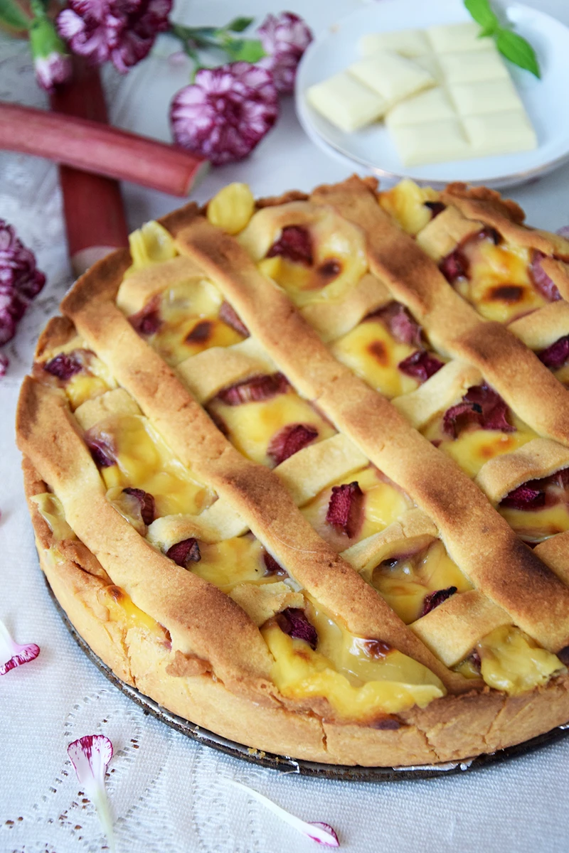 Krucha tarta z budyniem o smaku białej czekolady :)