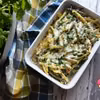 FASOLKA SZPARAGOWA ZAPIEKANA Z CURRY, BUŁKĄ TARTĄ I MOZZARELLĄ