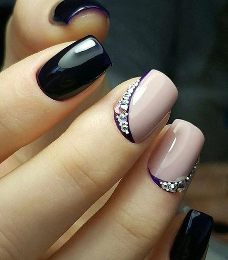 Manicure z kamieniami