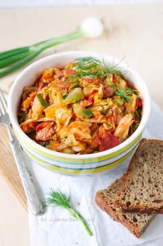 Bigos z młodej kapusty