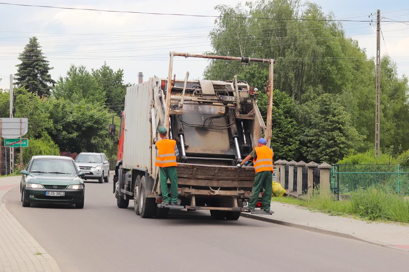 Dlaczego posegregowane śmieci trafiają do jednej śmieciarki?