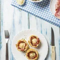 MUFFINY Z JAJKIEM, BOCZKIEM I SEREM ASIAGO