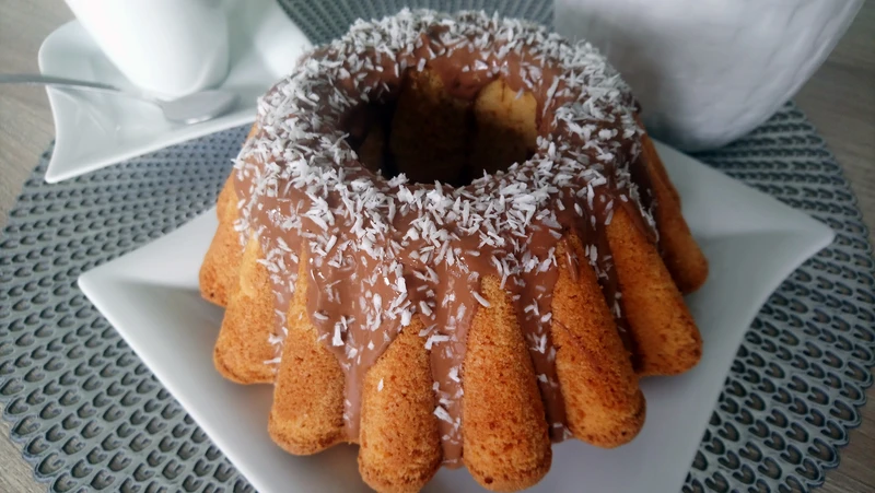 Babka majonezowa z czekoladową polewą