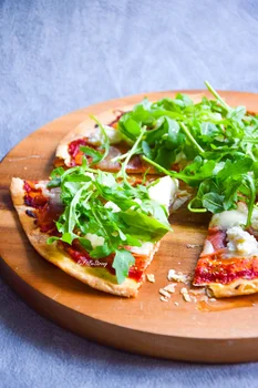 Pizza z tortilli z ricottą i prosciutto FIT