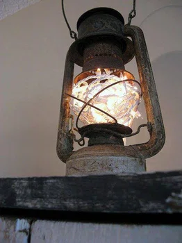 Piękna stara lampa naftowa
