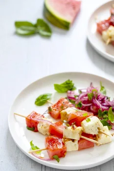 SZASZŁYKI Z HALLOUMI I ARBUZEM