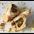 Rogaliki z nadzieniem pistacjowym.Na ciasto krucho-drożdżowe Składniki ⦁ 250 g masła, w temperaturze