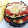 Grillowany bakłażan z pomidorami i serem