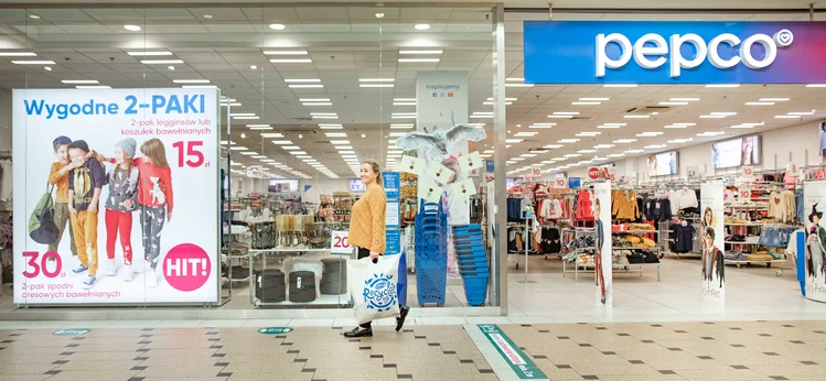 Zdjęcie Ta sweterkowa sukienka z Pepco za 60 zł zrobi wow na Święta! Zero skrępowanych ruchów i błysk, ale bez tandety #4