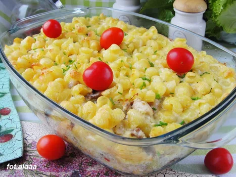 Zapiekanka z makaronem i pieczarkami